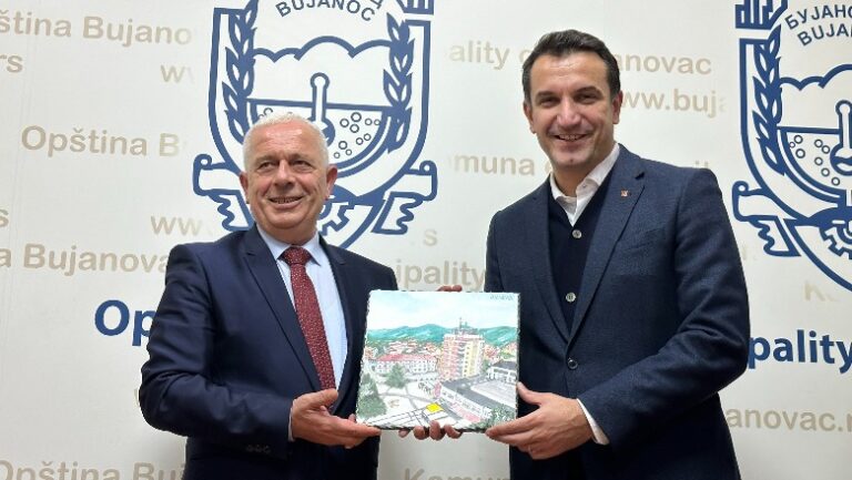 Bashkia e Tiranës jep 550 mijë euro për ndërtimin e një palestre në Bujanoc, qyteti jugor serb