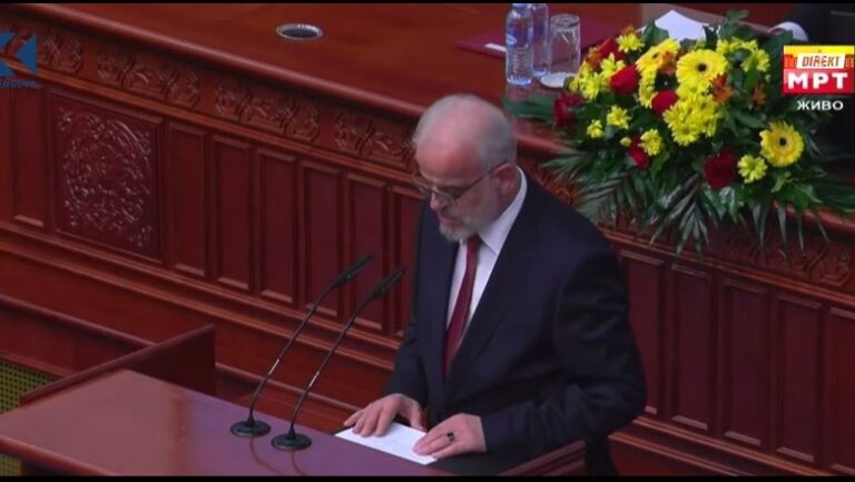 Kryeministri i parë shqiptar në Maqedoninë e Veriut, Talat Xhaferi flet shqip në Kuvend: Sot bëjmë historinë