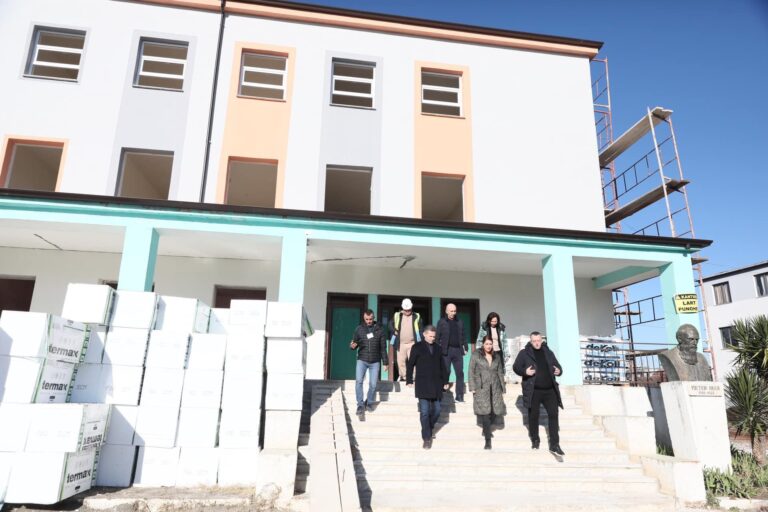 FOTO/ Kryeministri Edi Rama: Me buxhetin 2024 përfundojmë investimet në 30 shkolla