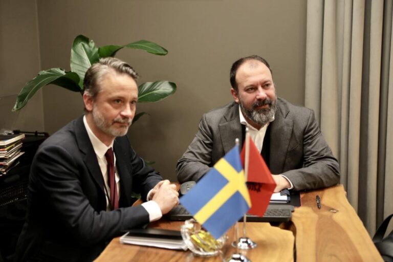 Ministri Mazniku takon ambasadorin suedez: Projekte të reja që forcojnë vetëqeverisjen vendore