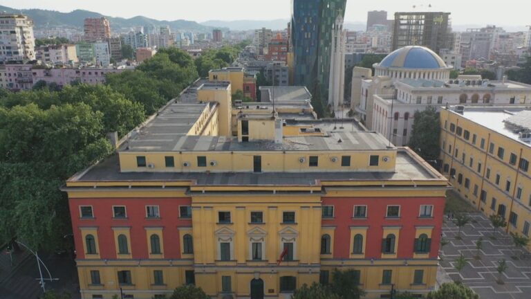 I bashkoi Ahmetaj dhe i ndau Mete, historiku i binomit “Ekonomi” dhe “Financa” në vite