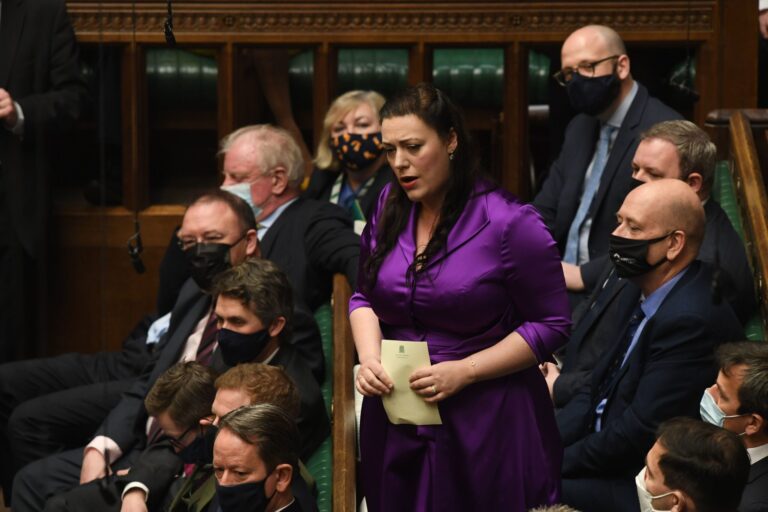 Deputetja britanike flet hapur: Vuçiç më ka kër*ënuar me jetë!