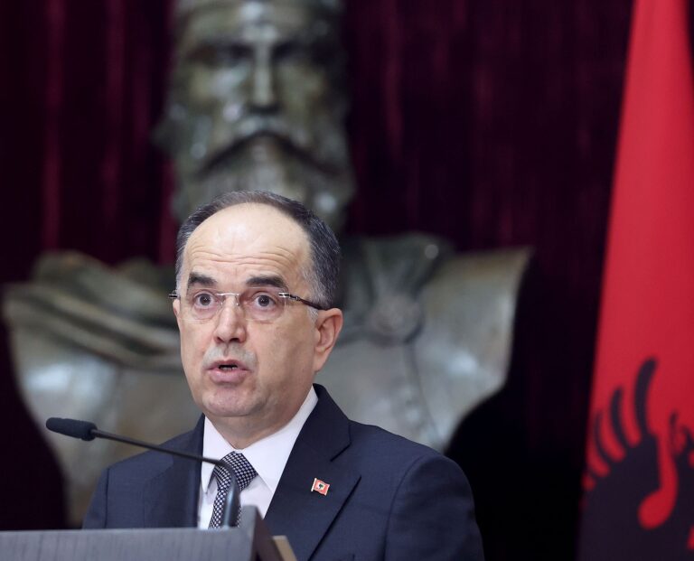 BIRN: Presidenti e quan regres, por e dekreton ligjin e ri për Komisionet Hetimore
