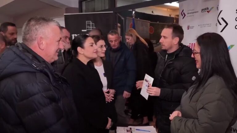 Çelet panairi i edukimit, trajnimit dhe punësimit në Dibër! Zv/kryeministrja Balluku: Mundësi për të rinjtë