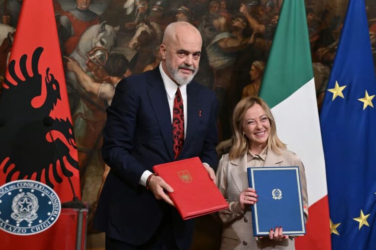 Kriza e emigrantëve në Europë, BBC: Gjykata shqiptare i jep dritën jeshile marrëveshjes me Italinë
