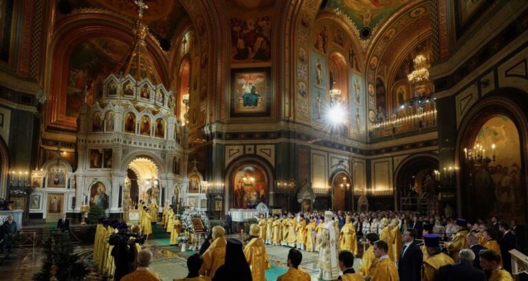 Ortodoksët festojnë Krishtlindjen në Ukrainë