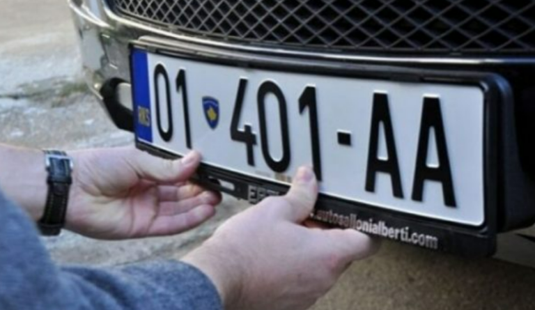 Kosovë/Nga sot automjetet me targa RKS mund të qarkullojnë lirshëm në Serbi