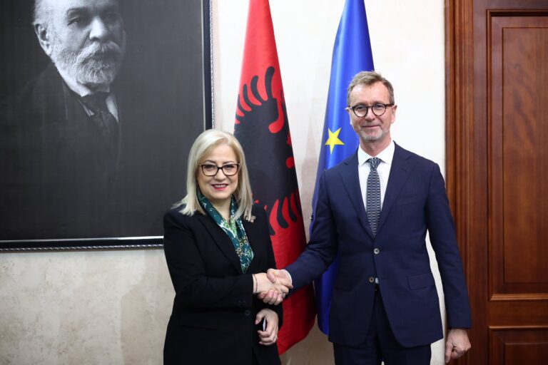 Ambasadori i BE në Tiranë takon Nikollën, bën thirrjen: Parlamenti rol kyç për debatin dhe reformat e integrimit