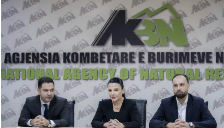 Balluku prezanton Petrit Malajn drejtorin e ri të AKBN-së