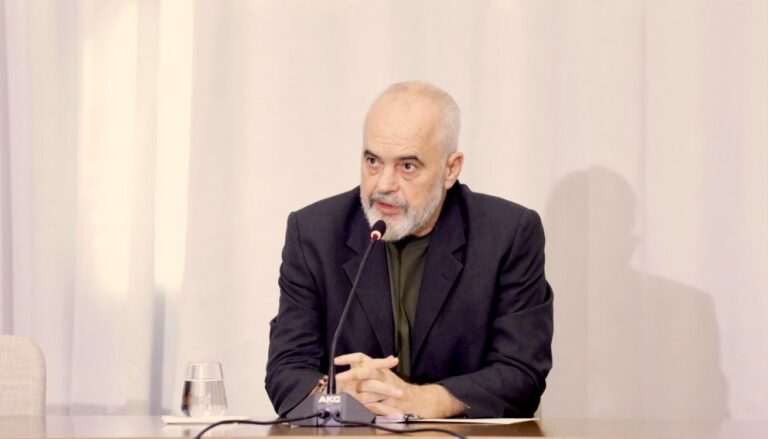 Kaosi në Kuvend, Rama: Sa kohë do ketë boks dhe flakadanë, ne do votojmë dhe do ikim