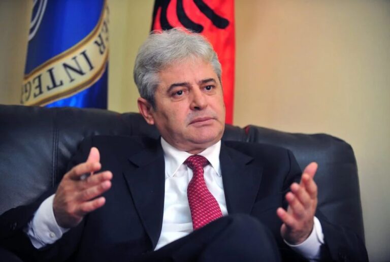 Protestat në Tiranë, Ali Ahmeti: Asnjë formë dhune nuk mund të jetë përgjigje ndaj krizës