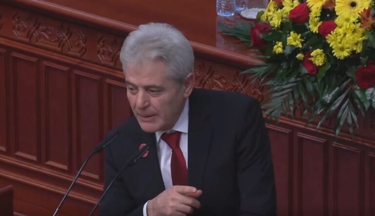 Ali Ahmeti në Kuvend: Marrëveshja e Ohrit i mundësoi Xhaferit të bëhet zot në shtëpinë e tij