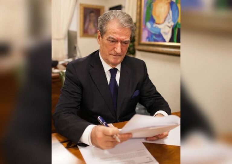 Taksa për profesionet e lira, Berisha: E dëbimit nga Shqipëria, por profesionistët mos dorëzohen