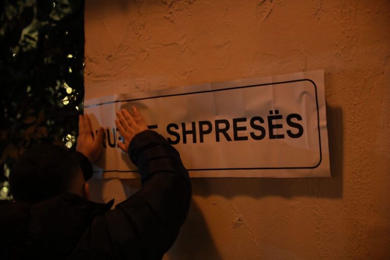 ”Rruga e Salës” merr emër të ti, ja çfarë bëjnë mbështetësit e Berishës