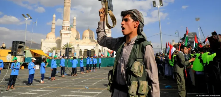 Kriza në Detin e Kuq: Ç’përfaqësojnë rebelët huthi?