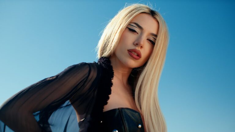 VIDEO/ Ava Max dhe Kygo bëhen bashkë për këngën ”Whatever”