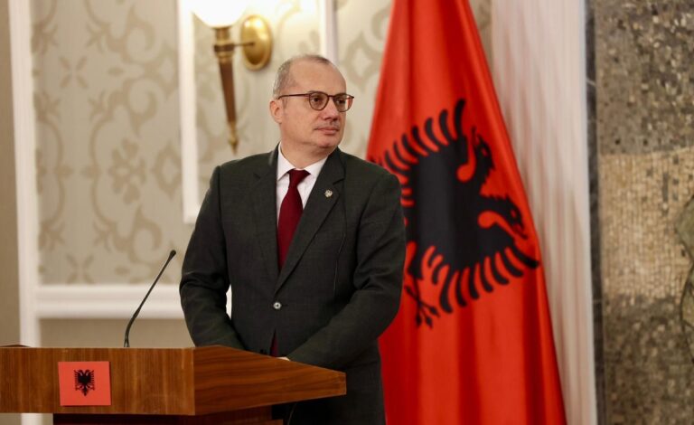 Shqipëria nxjerr nga Irani 5 shqiptarë, Hasani: U arrit me ndihmën e vendeve partnere
