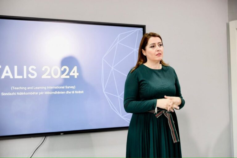 Nisin trajnimet e mësuesve për vlerësimin ndërkombëtar “TALIS 2024”, Manastirliu: Fokusi tek zhvillimi i tyre profesional