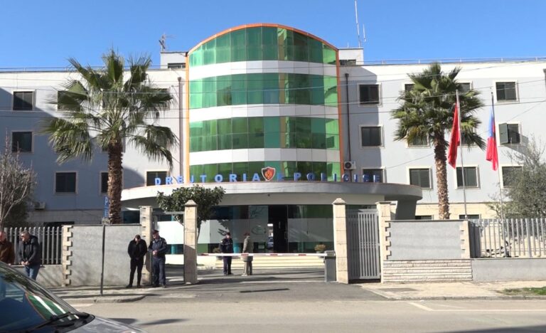 Qëlloi me armë në ajër që të kërcënonte një person në Durrës, autori shpallet në kërkim nga policia