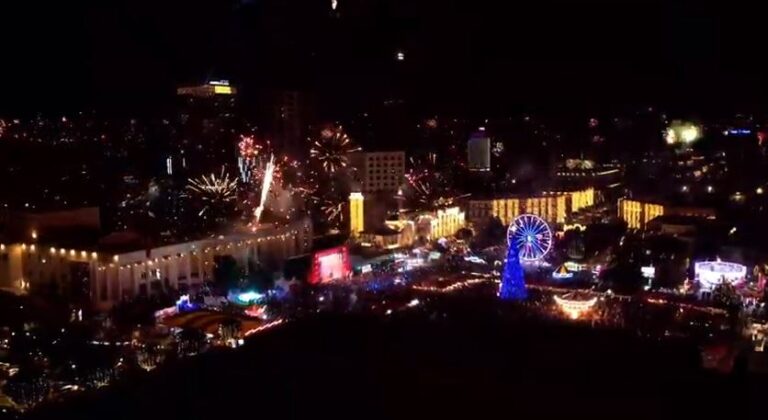 Fishekzjarrët ndezën qiellin, Rama publikon videon magjike nga Tirana