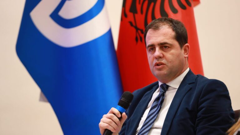 Bylykbashi: Kemi humbur 250 mijë nxënës dhe studentë në 10 vite, qeveria ”Rama” përgjegjëse