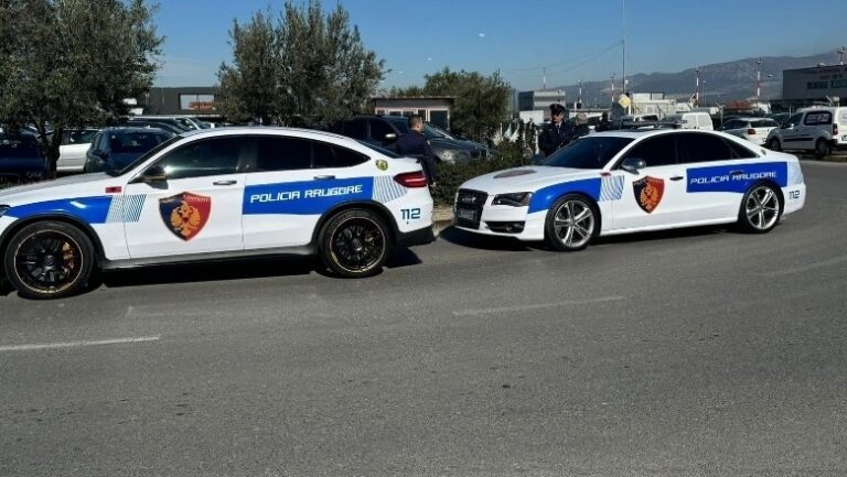 Fotolajm/ B*shat ”Kejvina” dhe ”Trejsi” po ruajnë sekretarin Blinken në Tiranë
