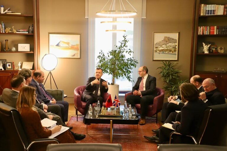 Ministri Balla: Britania, mbështetje për reformimin e policisë dhe ngritjen e integritetit