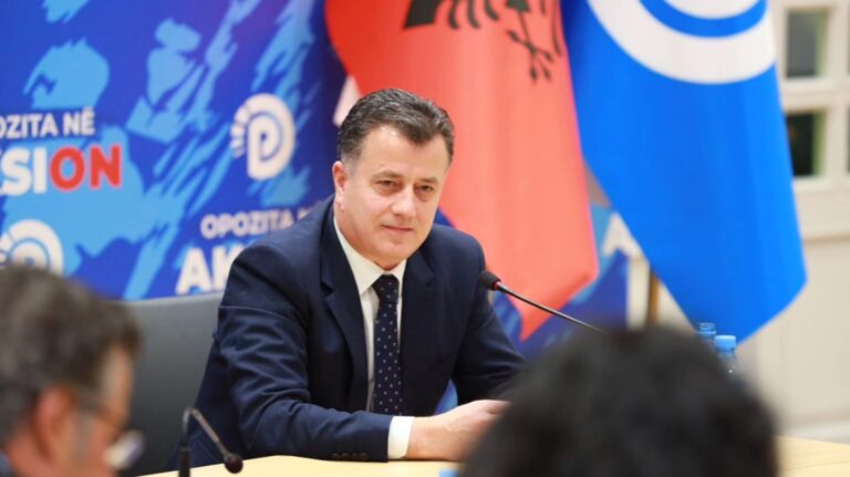 Mbledhja e demokratëve në selinë e PD, Noka: Bashkë në protestën e 20 shkurtit
