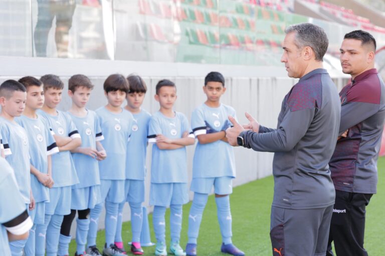 Dy trajnerët e Manchester City në Durrës, Rama: Hapi i parë për çeljen e Akademisë së Futbollit