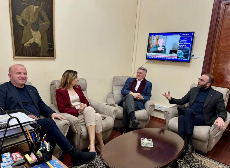 Tabaku pjesë e Rithemelimit, Gjekmarkaj: Duke shijuar bashkimin cilësor në diversitet