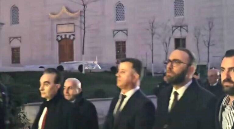 Bardhi vjen nga Amerika dhe bashkohet me Berishën: Deputetët duhet të sh*yhen që të futen në Parlament