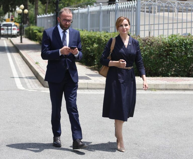 Simbol i absurdit të një pjese të PD? Jorida Tabaku: Një replikë për ata që e quanin Gaz Brava, ndërsa sot z.Bardhi