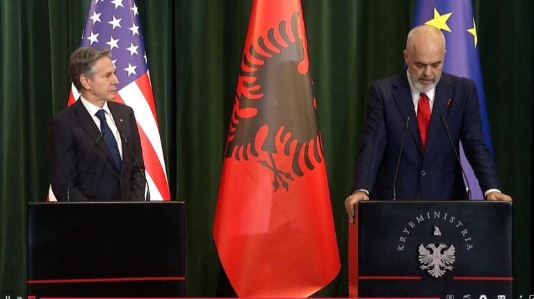 VIDEO/ ”Ne darkën e kishim gati, por zgjodhët ushqimin jo aq të shijshëm gjerman”, Rama në konferencë me Blinken