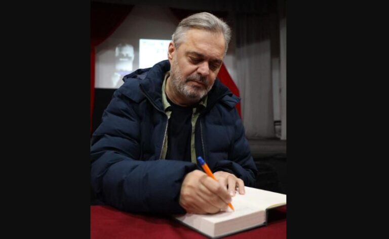 Ben Blushi me librin ”Komploti” si Nostradamus