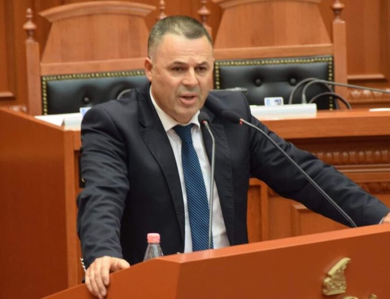 Deputeti i PD tregon skenarin: Jemi bashkuam të gjithë, kështu do të vazhdojmë