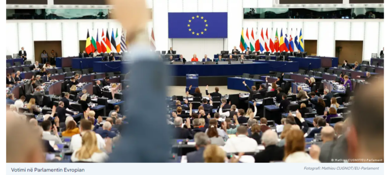 DW: Pse rezoluta e PE i sjell Vuçiqit probleme të mëdha, por Serbia ka pas vetes SHBA!
