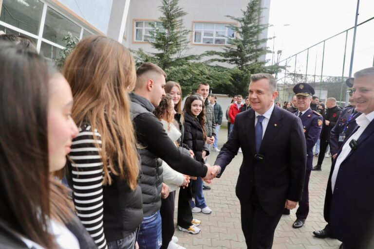 Siguria në Shkolla, ministri Balla nga Dibra: Të rinjtë të denoncojnë çdo fenomen që i shqetëson