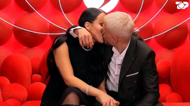 Romancë në dhomën e rrëfimit, Sara dhe Bardhi realizojnë puthjen e parë në Big Brother VIP