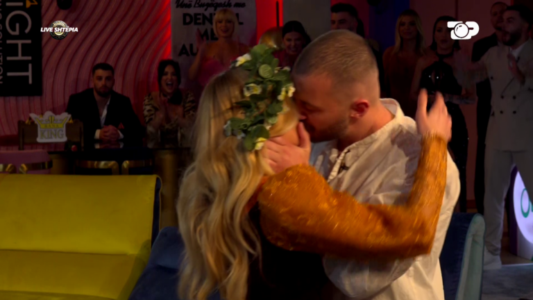 “Romeo dhe Zhuljeta” finalizohet me një puthje