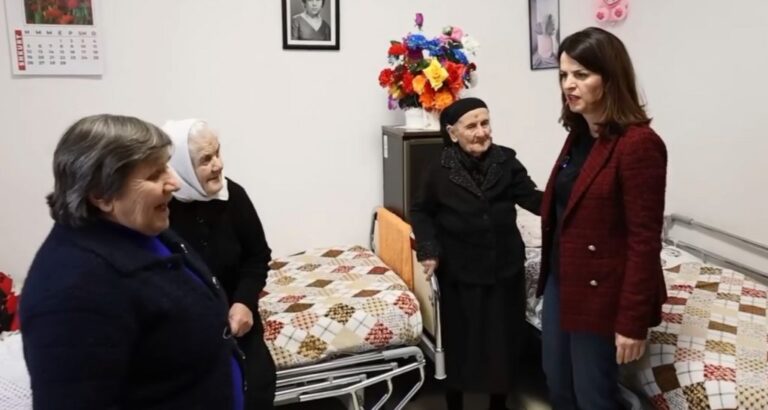 Ministrja Koçiu: Zgjerim të gamës së shërbimeve të përkujdesit shoqëror në çdo bashki