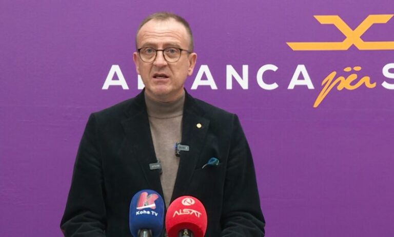 Gara për president, Arben Taravari mbledh nënshkrimet e nevojshme për të kandiduar