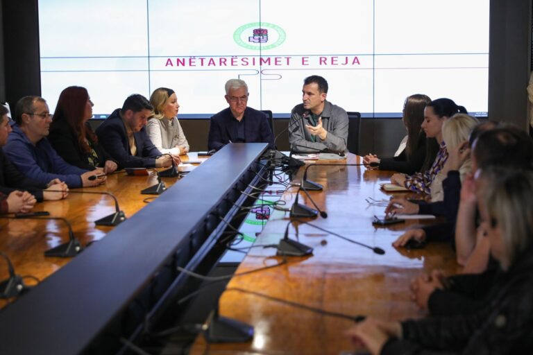 Veliaj dhe Xhafaj në Njësinë 10: Ftesë të rinjve t’i bashkohen PS, të talentuarit zgjedhin më të mirët