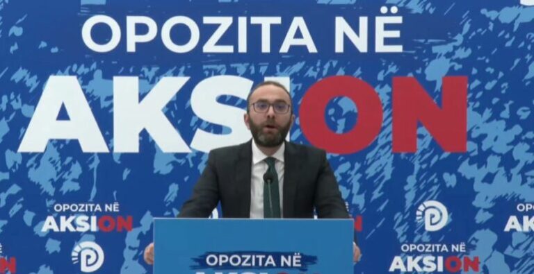 Bardhi rikthehet pas 2 vitesh në selinë blu dhe njeh Berishën si kryetar të PD: Bashkimi është forcë dhe jo dobësi