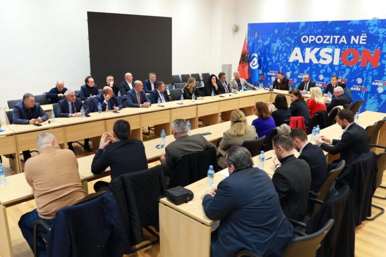Diskutimet në grupin e PD, Bardhi kundër grevës së urisë në Kuvend