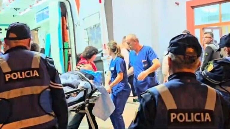 Me plagë të rënda, deputeti Çela mbërrin në spitalin e Traumës