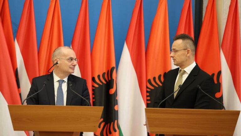 Ministri Hasani në Budapest, firmos dy marrëveshje në fushën e arsimit dhe diplomacisë