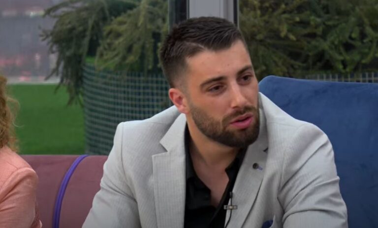 Ori: Nuk mund të ofendosh një burrë duke i thënë je grua! Arbëri: Doni ta nxirrni me zarf të zi