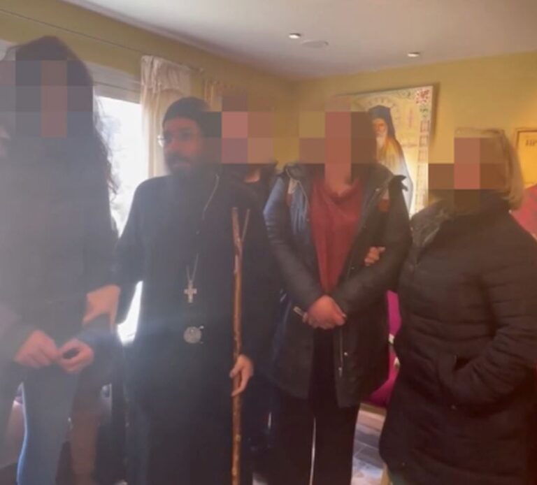 Ska*dali me murgjit e një manastiri, filmohen duke kryer akte…