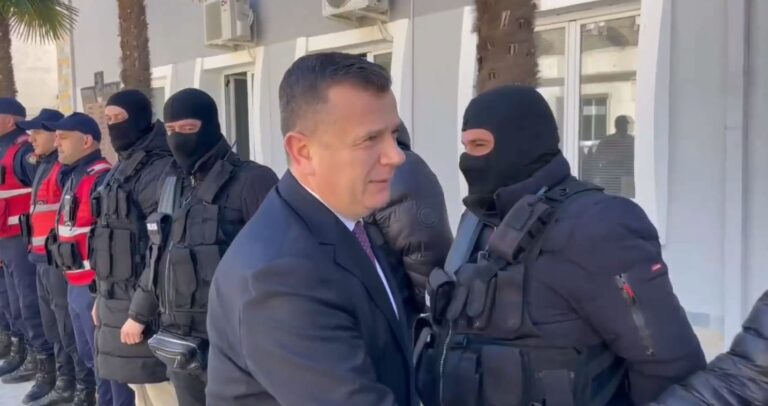 Ministri Balla në Vlorë: Nuk do të lejojmë që grupet kri*inale të rikthejnë pasigurinë në vend
