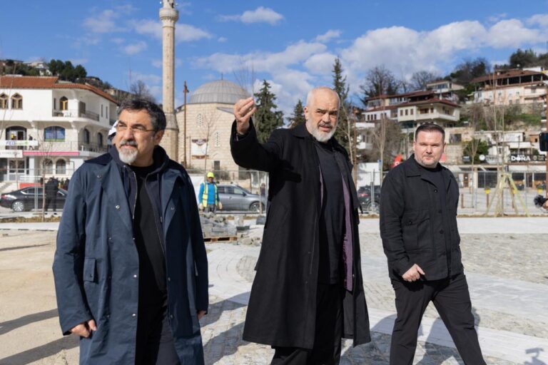 VIDEO/ Rama: Në Beratin e Rilindur, ku po marrin jetë një grup projektesh me rëndësi për qytetin